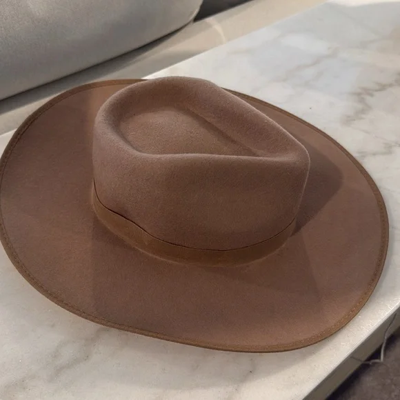 Flat brim tan hat - Picture 5 of 5